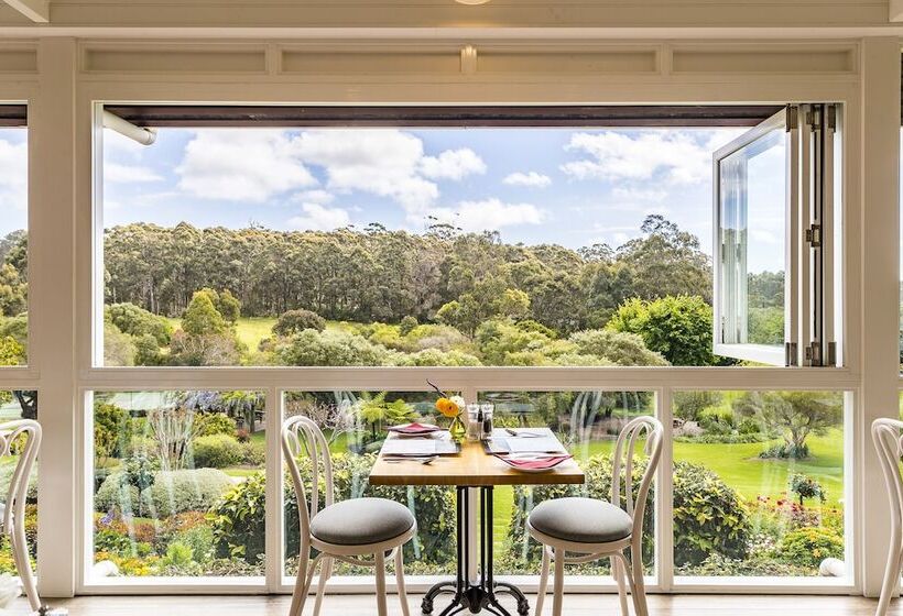 Отель Grand Mercure Basildene Manor