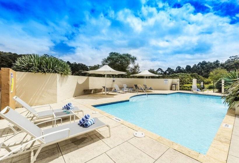 Отель Grand Mercure Basildene Manor