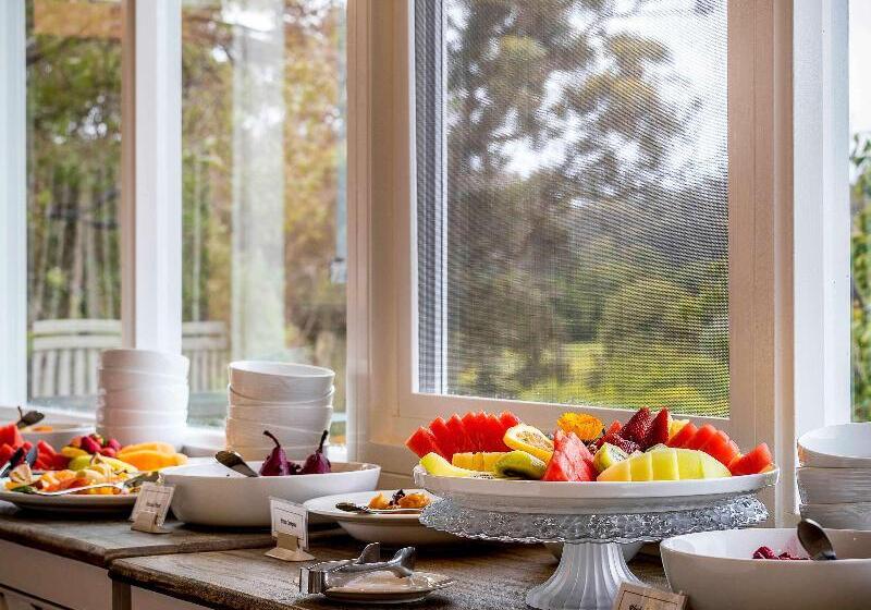 Отель Grand Mercure Basildene Manor