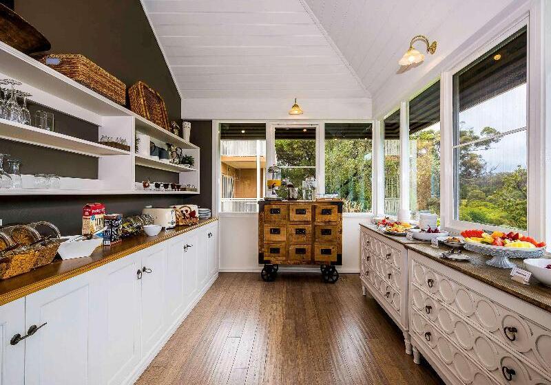 هتل Grand Mercure Basildene Manor