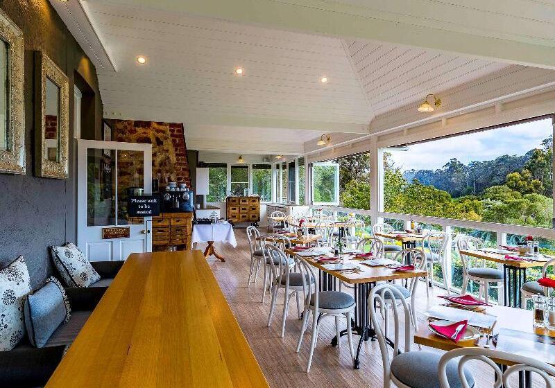 Отель Grand Mercure Basildene Manor