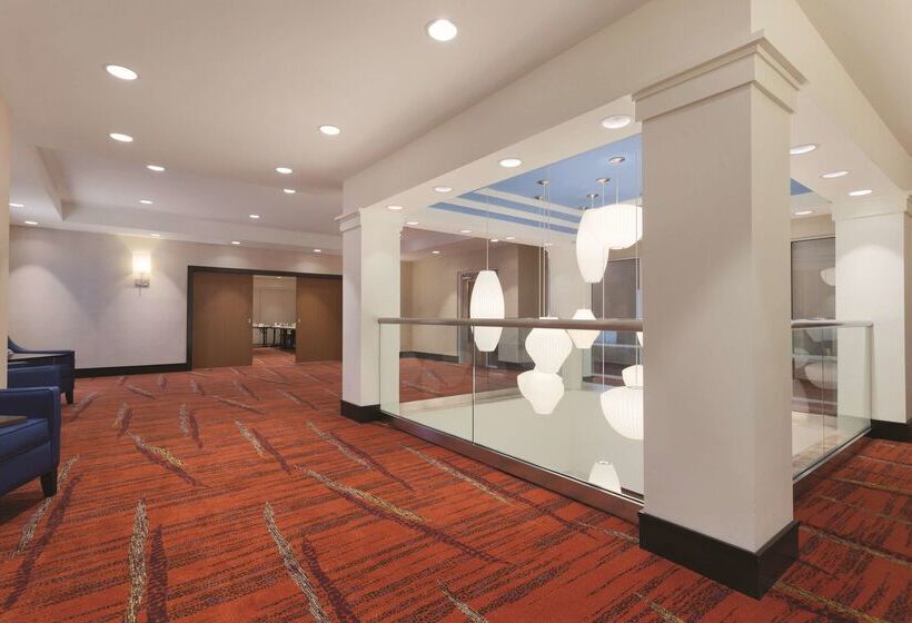 酒店 Hilton Garden Inn Falls Church