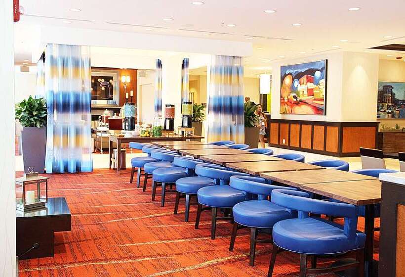 Отель Hilton Garden Inn Falls Church