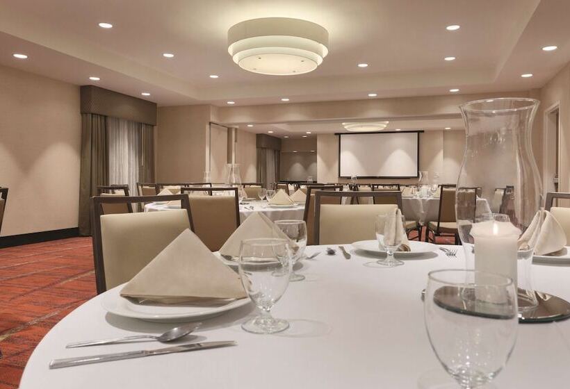 Отель Hilton Garden Inn Falls Church