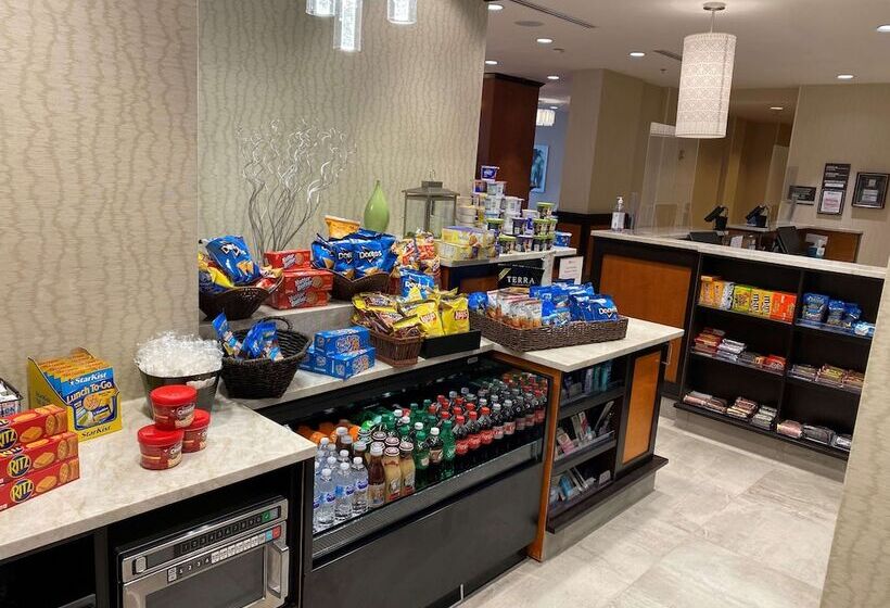 酒店 Hilton Garden Inn Falls Church