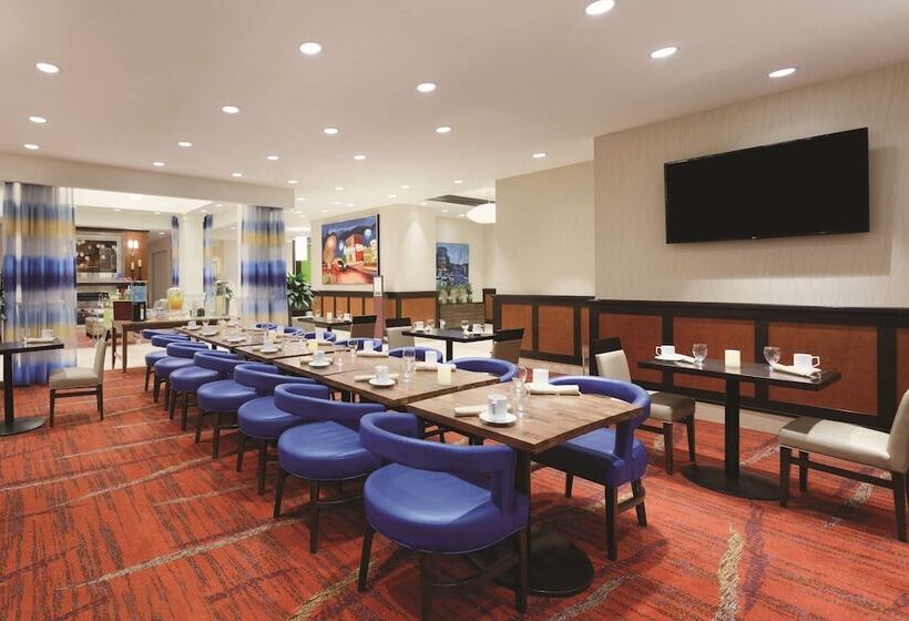 酒店 Hilton Garden Inn Falls Church