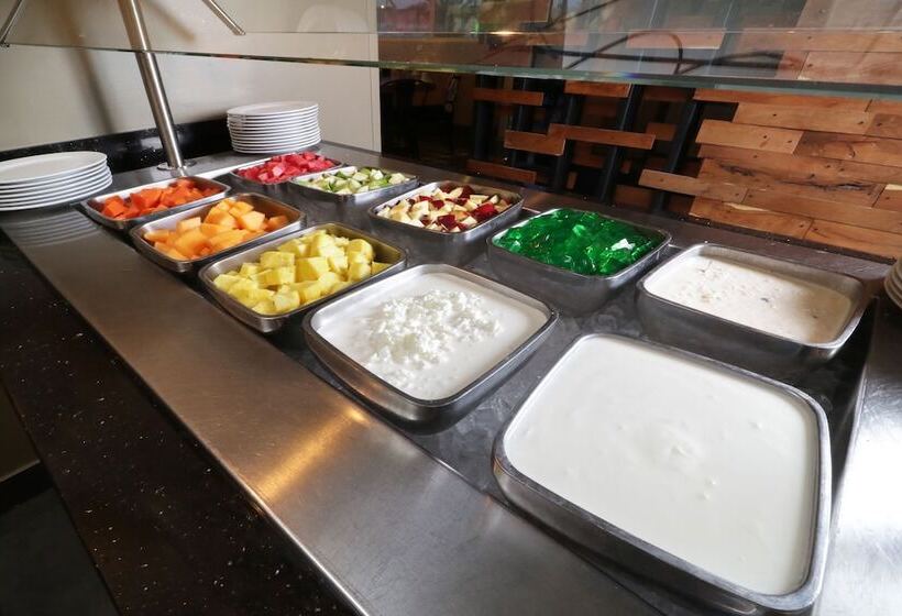 Holiday Inn Hotel & Suites Hermosillo Aeropuerto, An Ihg