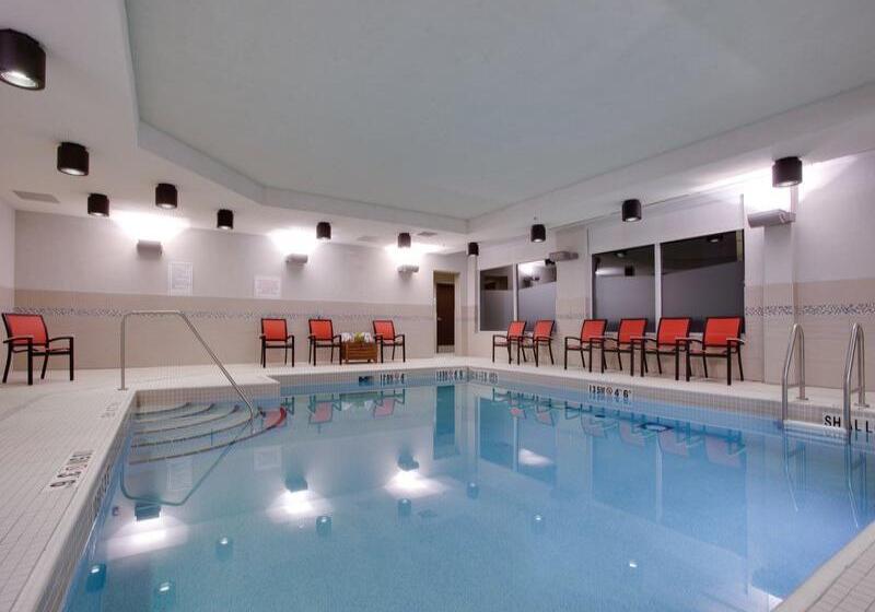 호텔 Holiday Inn Express & Suites Ottawa East Orleans, An Ihg