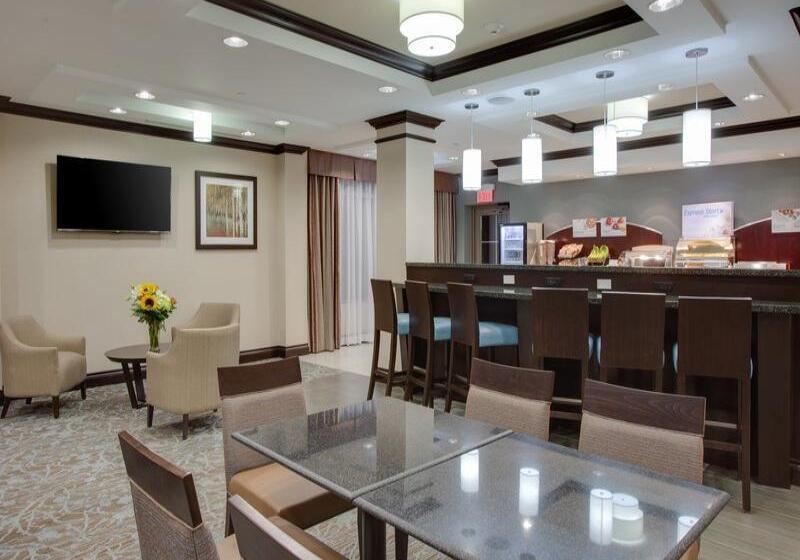 호텔 Holiday Inn Express & Suites Ottawa East Orleans, An Ihg