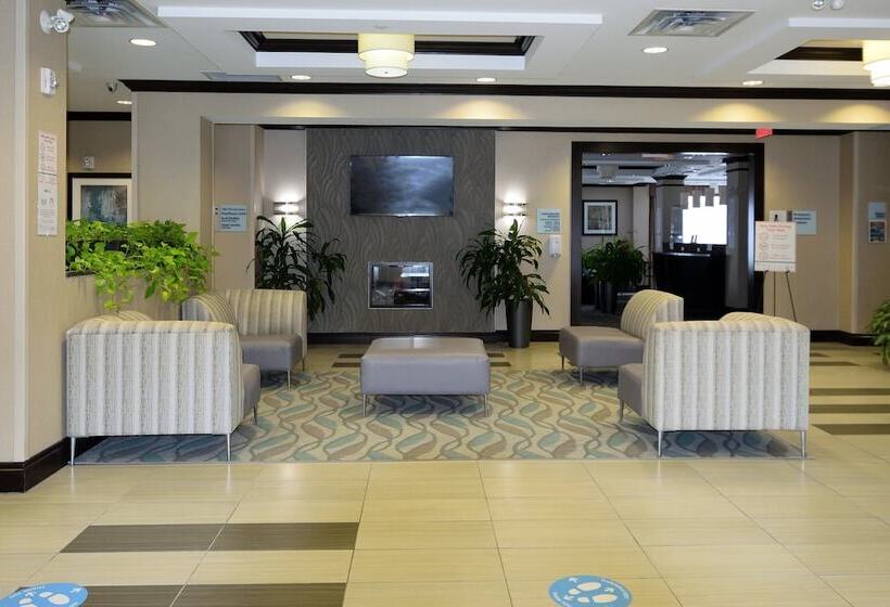 هتل Holiday Inn Express & Suites Ottawa East Orleans, An Ihg