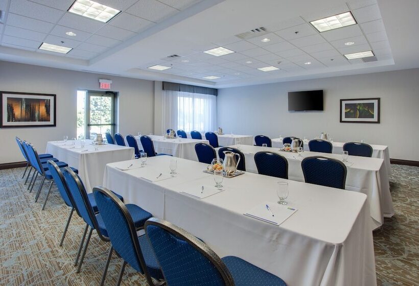 호텔 Holiday Inn Express & Suites Ottawa East Orleans, An Ihg