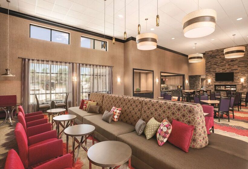 هتل Homewood Suites By Hilton Ankeny