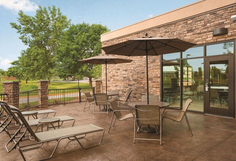 هتل Homewood Suites By Hilton Ankeny