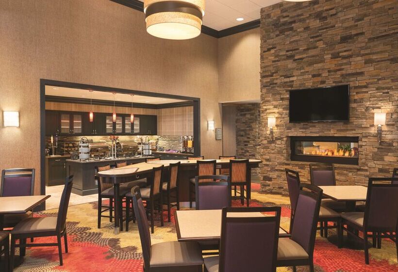 هتل Homewood Suites By Hilton Ankeny