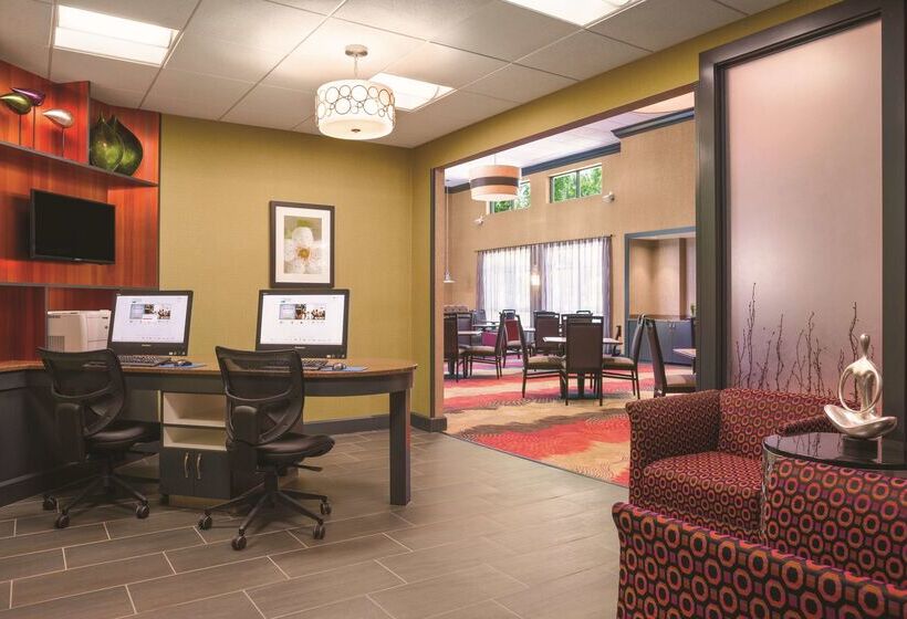 هتل Homewood Suites By Hilton Ankeny