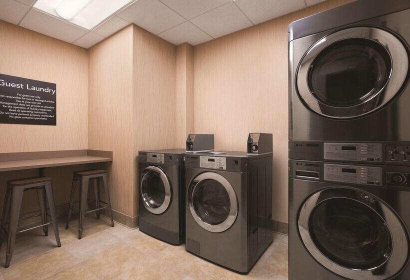 هتل Homewood Suites By Hilton Ankeny