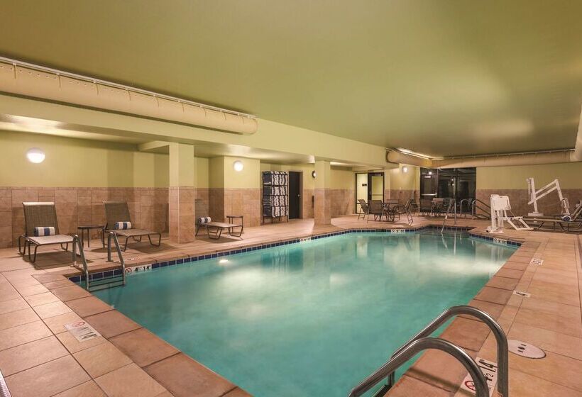 هتل Homewood Suites By Hilton Ankeny