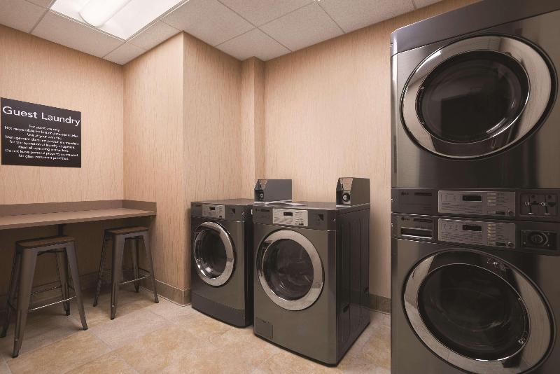 هتل Homewood Suites By Hilton Ankeny