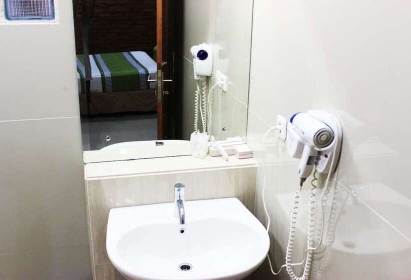 בית מלון כפרי Jambuluwuk Convention Hall & Resort Puncak