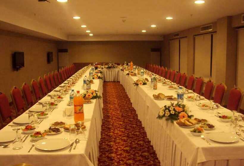 هتل Kelesler Park