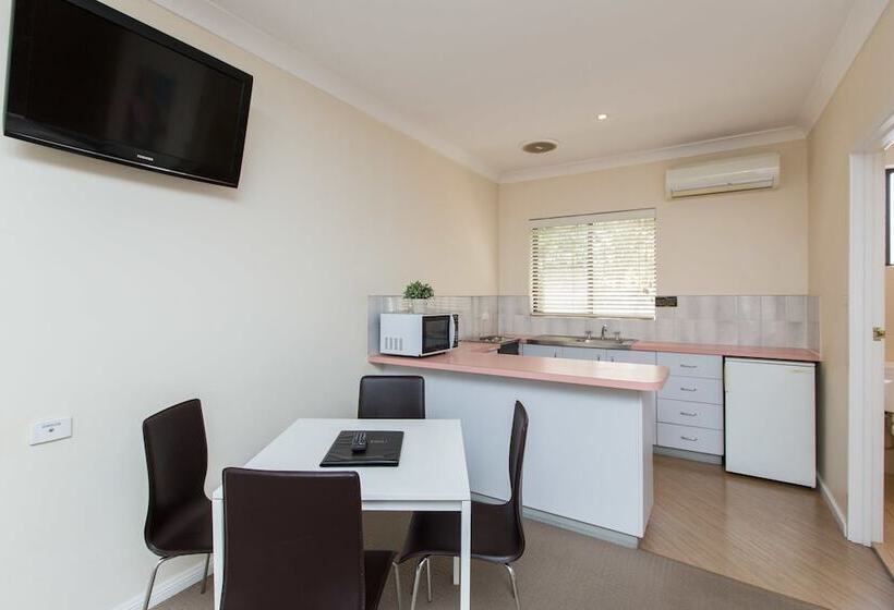 هتل Lincoln Cottage Motor Inn