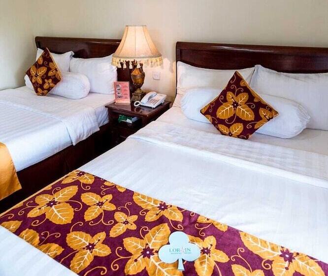 בית מלון כפרי Lorin Beach Resort Belitung