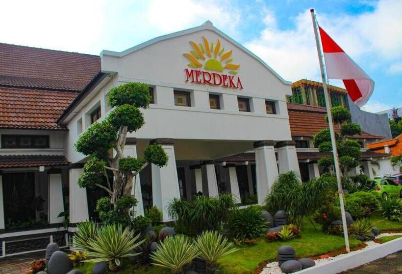 בית מלון כפרי Merdeka Kediri