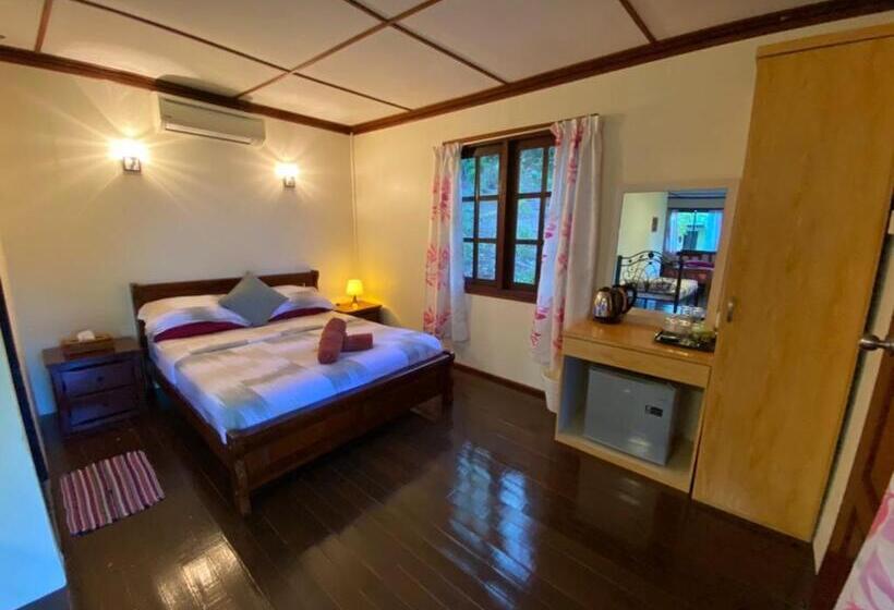 בית מלון כפרי Minang Cove Resort