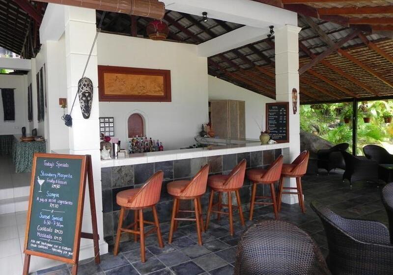 בית מלון כפרי Minang Cove Resort