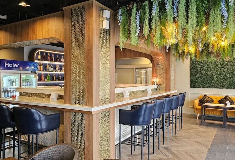 Montree Phuket Hotel, Sha Extra Plus