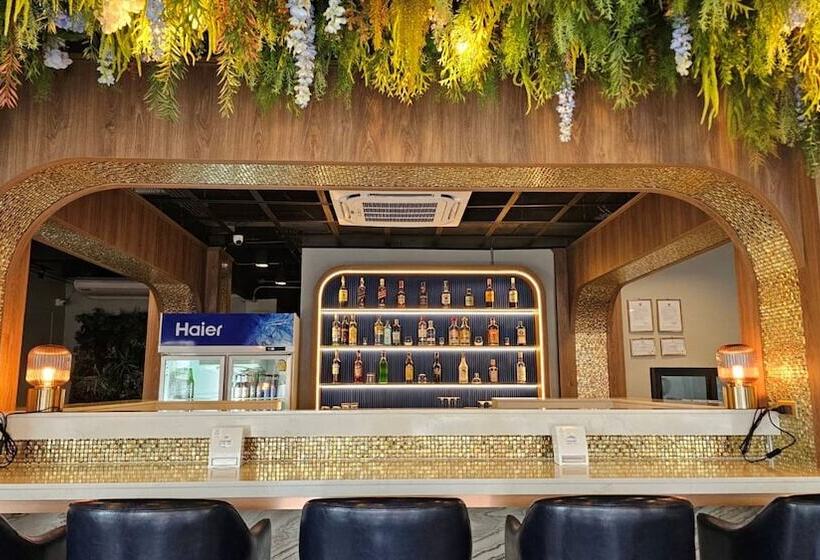 Montree Phuket Hotel, Sha Extra Plus