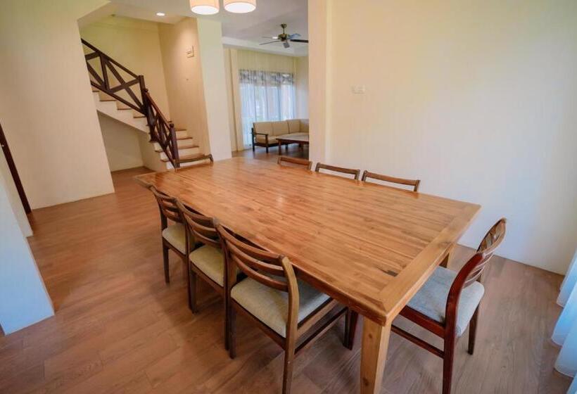 فندق Mutiara Carita Cottages