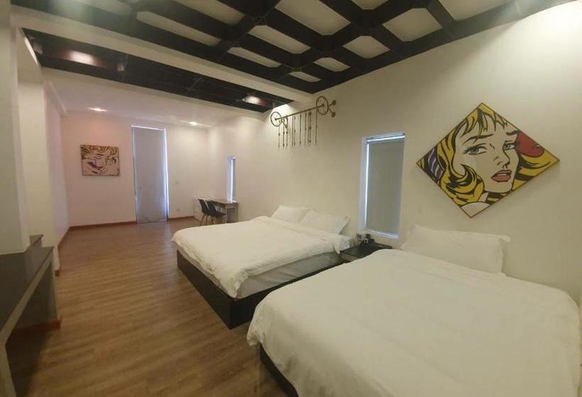 Отель New Paris and Restaurant