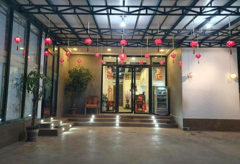 Отель New Paris and Restaurant