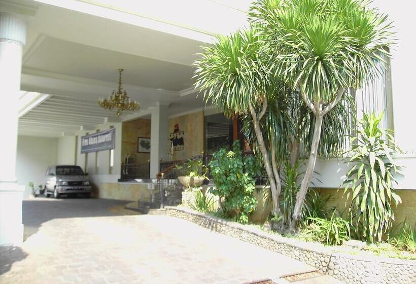 酒店 Resor Tuban Tropis