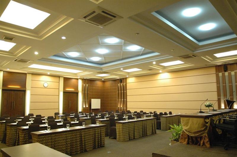 ホテル Riyadi Palace