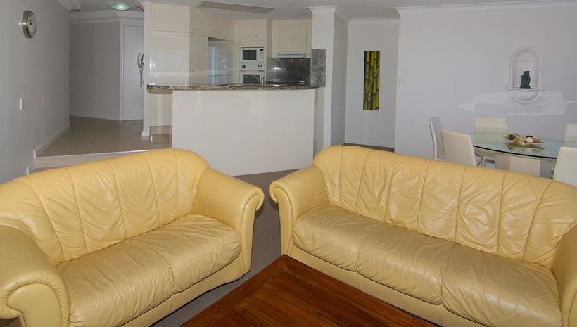 Отель Surfers Mayfair Apartments