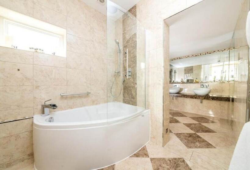 ホテル The Ayrlington Guesthouse