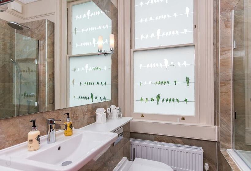 ホテル The Ayrlington Guesthouse