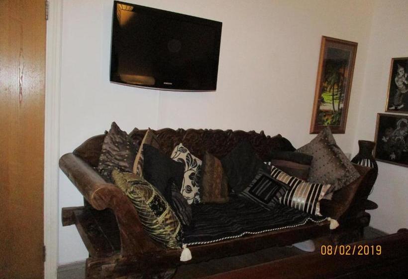 בית מלון כפרי The Hillcroft Boutique, Unique