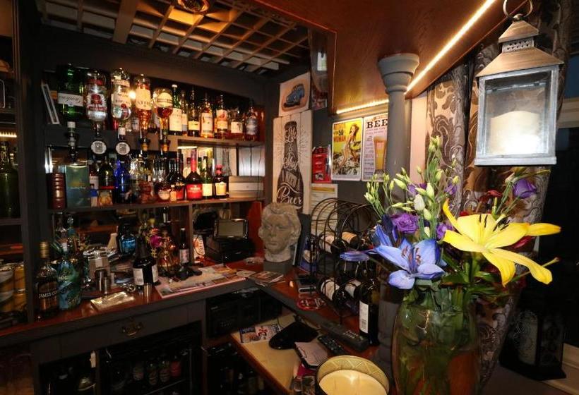 בית מלון כפרי The Hillcroft Boutique, Unique