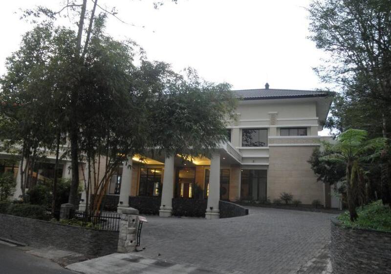 The Oxalis Regency Hotel Magelang