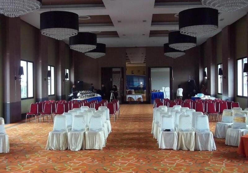 The Oxalis Regency Hotel Magelang