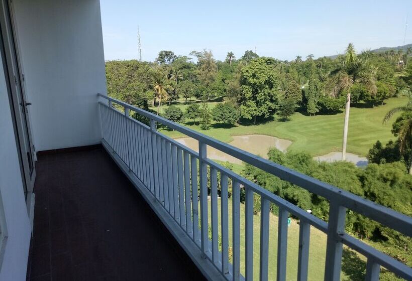 هتل The Royale Krakatau