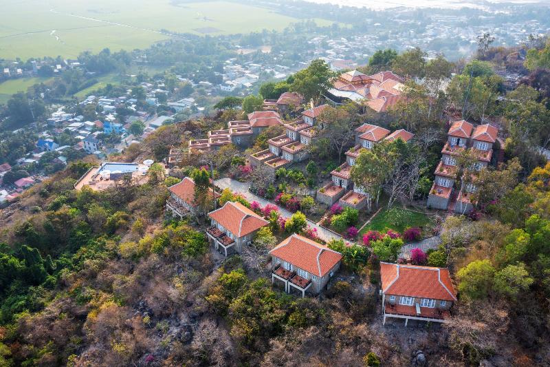 هتل Victoria Nui Sam Lodge