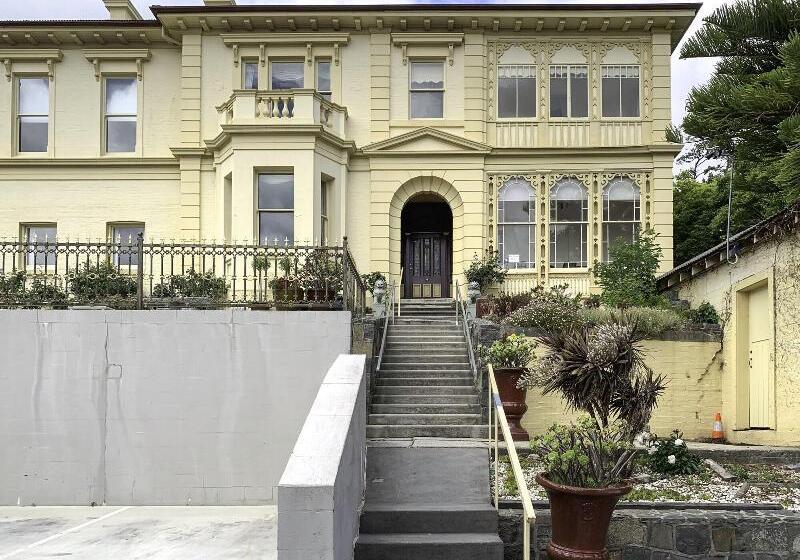 هتل Waratah On York