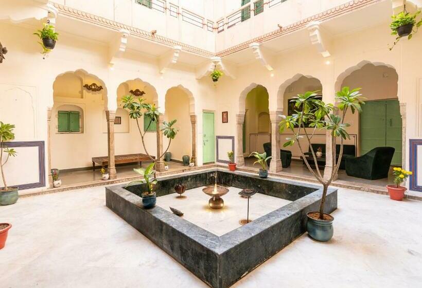 Отель Bloom Boutique  Chelon Haveli