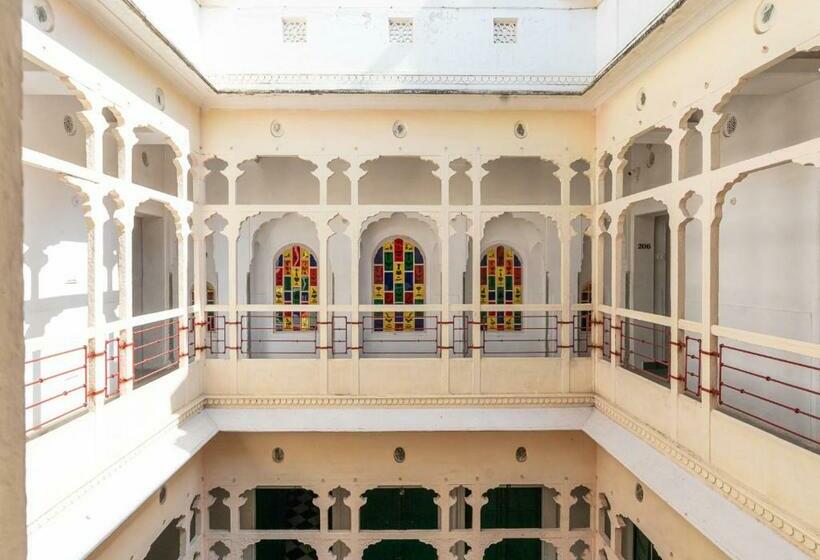 Отель Bloom Boutique  Chelon Haveli