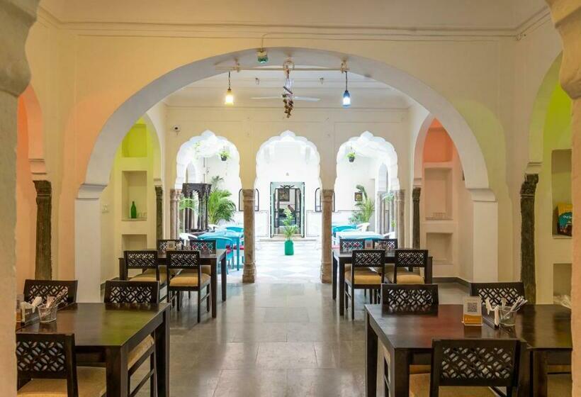 Отель Bloom Boutique  Chelon Haveli