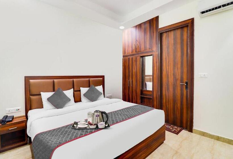 Fabhotel Golden Grand